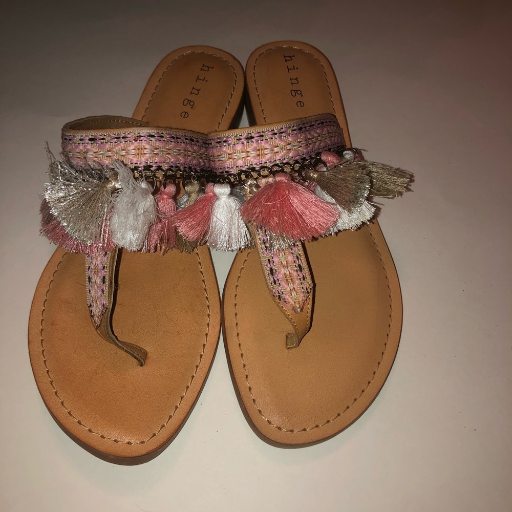 Hinge tassel sandals